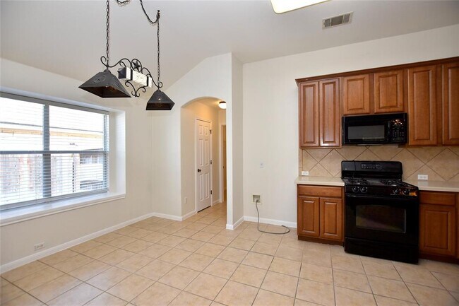 Building Photo - 4110 Meadow Bluff Way
