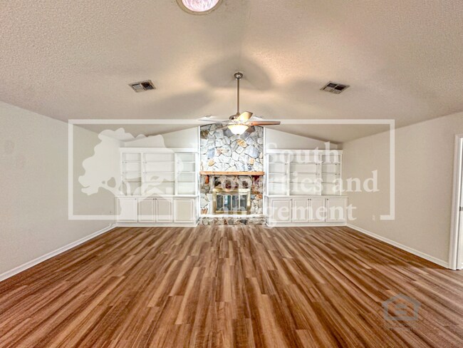 Foto del edificio - 2539 Roslyn Ln