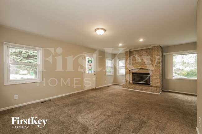 Building Photo - 611 W Oakwood Dr