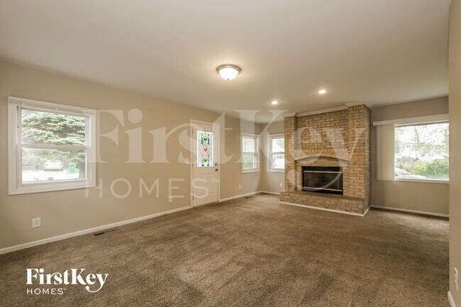 Foto del edificio - 611 W Oakwood Dr