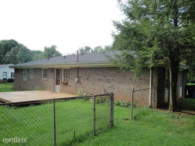 Building Photo - 800 Shawnee Way