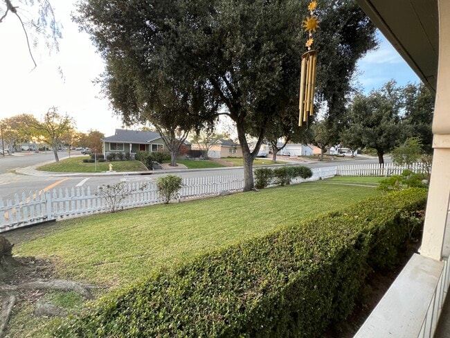 Foto del edificio - 576 Geneva Ave