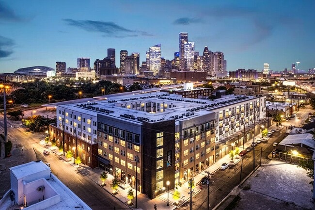 Building Photo - Warehouse District