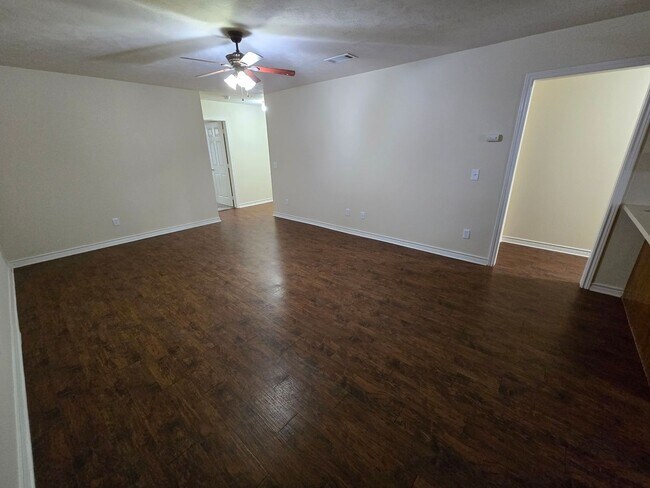 Foto del edificio - College Station - 3 Bedroom / 3 Bath duplex - Fenced in Yard.