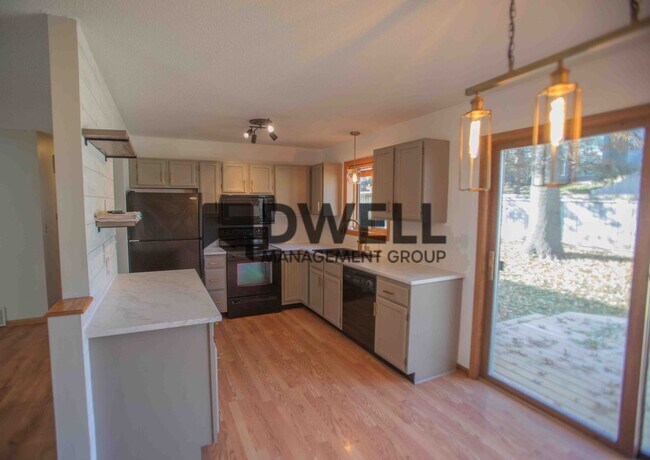 Building Photo - Single Family Home in SW Rochester
