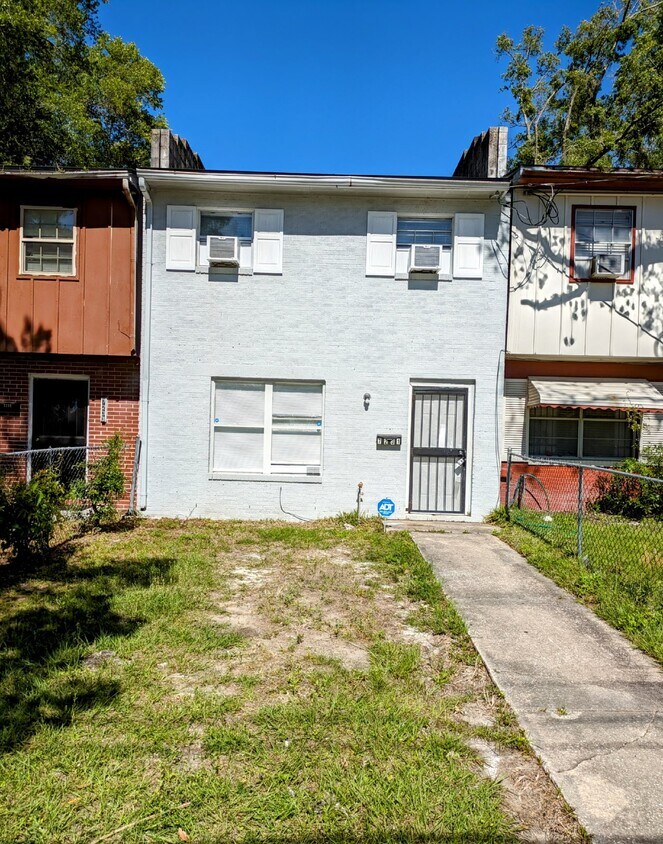 Primary Photo - Modern 3-Bedroom Townhouse with Spacious L...