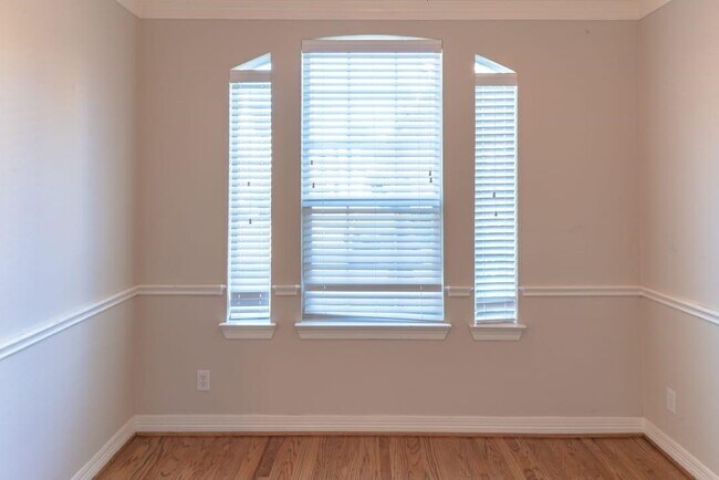 Foto del edificio - 1507 Shady Villa Manner