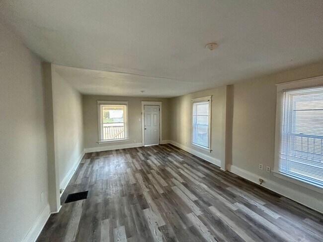 Building Photo - Cheviot:  Cute quiet 1 bed bungalow.  1 ca...