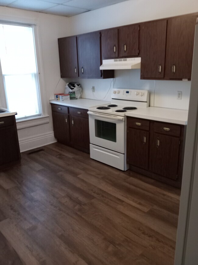 Kitchen - 614 S Wenona St