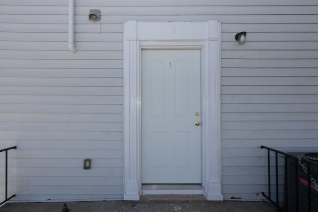 Building Photo - 5208-5214 Belair Rd