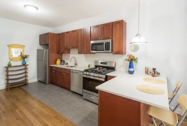 Foto del edificio - 357 E 22nd St