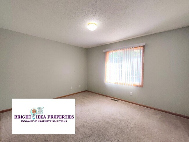 Building Photo - 380 Gironde Ct