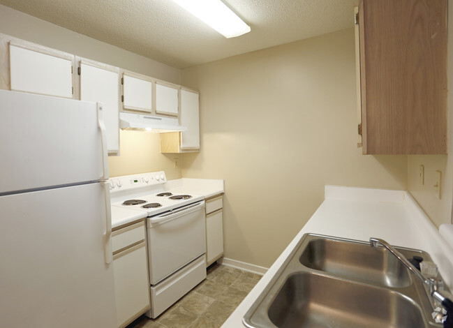 1HAB, 1BA - Cocina - Azalea Ridge Apartments