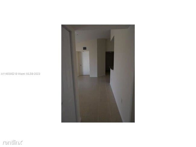 Building Photo - 3 br, 2 bath House - 2457 Centergate Dr Ap...