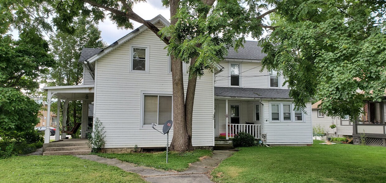 34 Adams St, Berea, OH 44017 Townhouse for Rent in Berea, OH