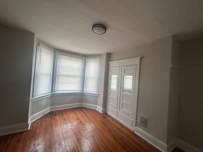 Foto del edificio - 108 N Robinson St