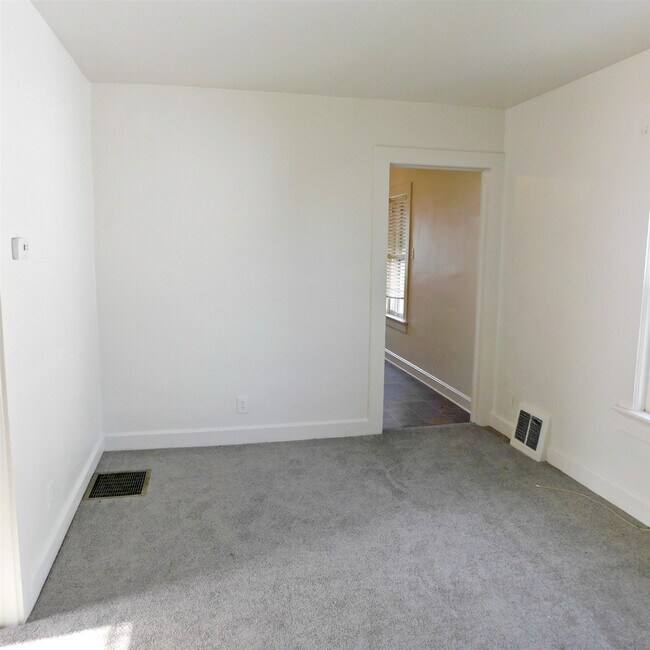 Building Photo - 2161 E Eichel Ave