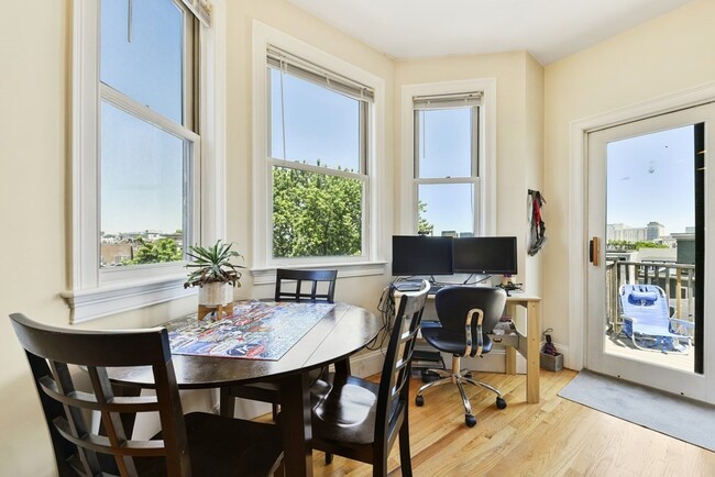 Foto del edificio - 344 W Broadway