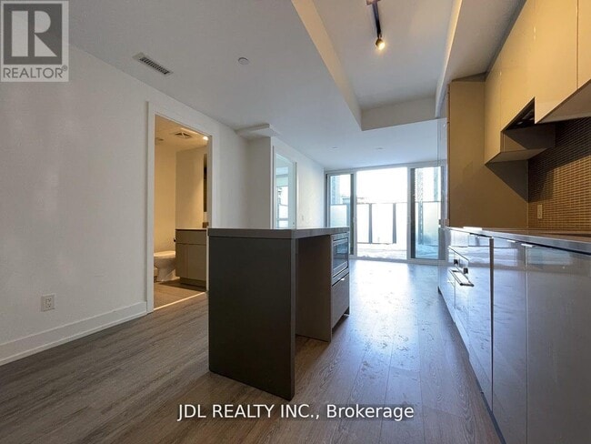 Building Photo - 7 Grenville St