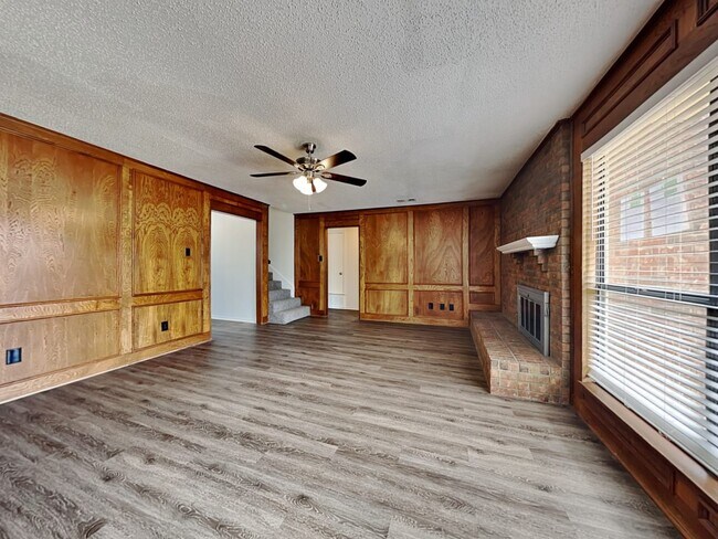 Building Photo - 1666 Clarendon Dr