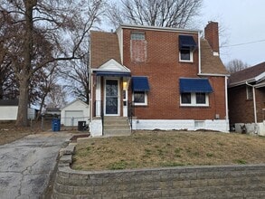 Building Photo - 8621 Hume Ave