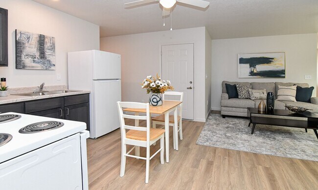 Foto del edificio - 3 Bedroom, Single-story Townhomes for rent...