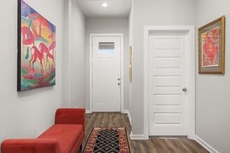 Building Photo - 2423 Seneca Lk Dr