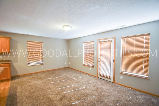 Foto del edificio - A Must See Gem! 2 Bed 2 Bath town home Ple...