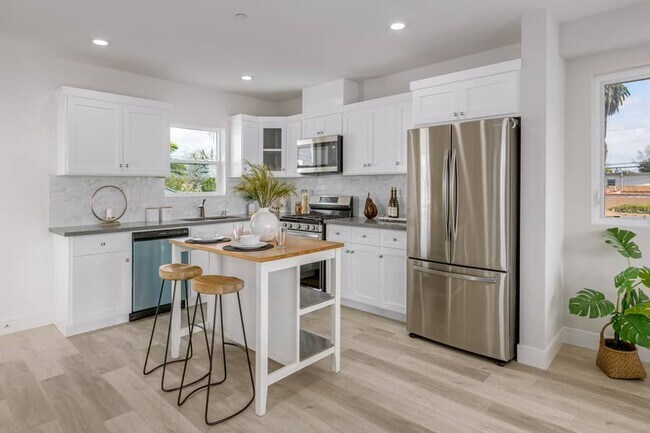 Foto del edificio - 5335 Homeside Ave