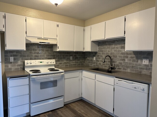 Foto del edificio - 643 Brookside Ct