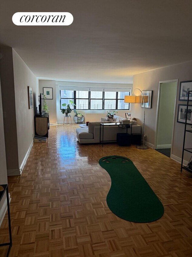 Foto principal - 201 E 28th St
