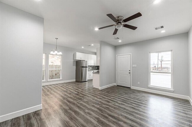 Foto del edificio - 8204 Moon Beam St