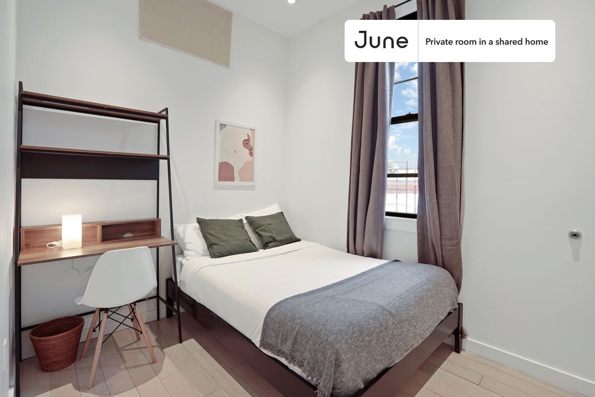 Primary Photo - Private bedroom in 5 bed/3 bath Home