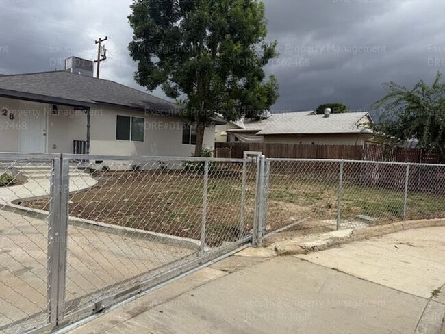 Building Photo - Remodeled 3-bedroom, 2-bath home near Ming Ave/ S. H St