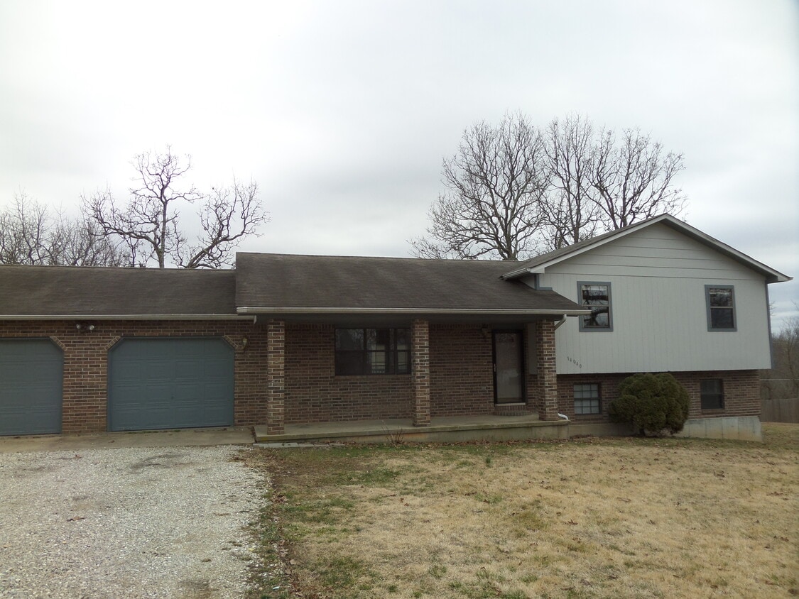 14040 Howard Ln, Dixon, MO 65459 House Rental in Dixon, MO