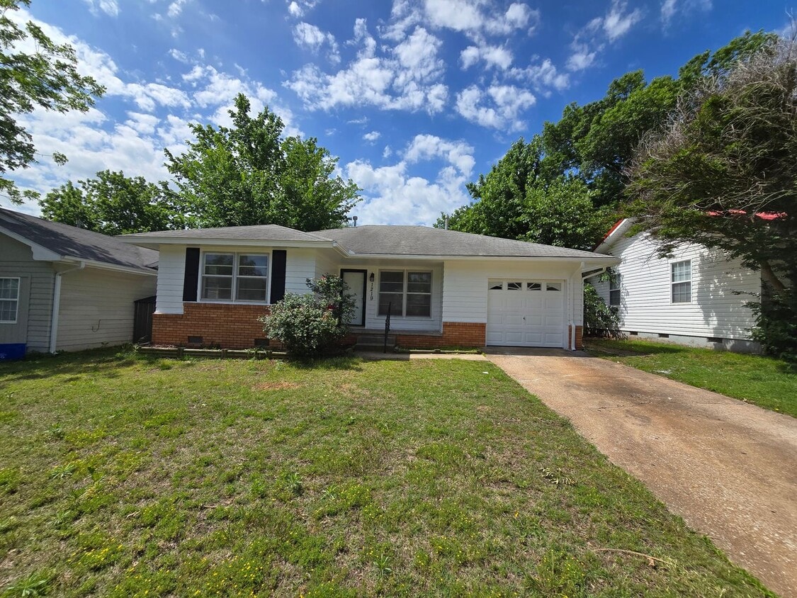 1219 E Rose Dr, Shawnee, OK 74804 House Rental in Shawnee, OK