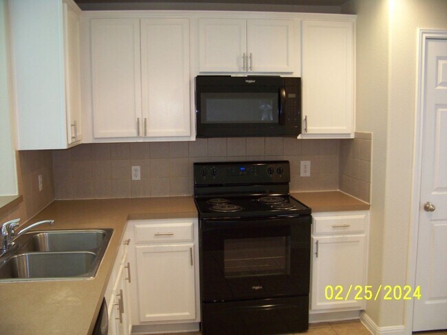 Building Photo - Excellent 4 bedroom in Hutto that shows like new