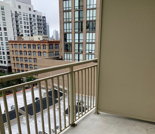 Foto del edificio - 645 N Kingsbury St
