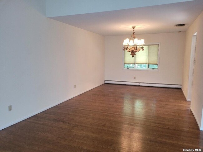 Foto del edificio - 36 Long Ridge Rd