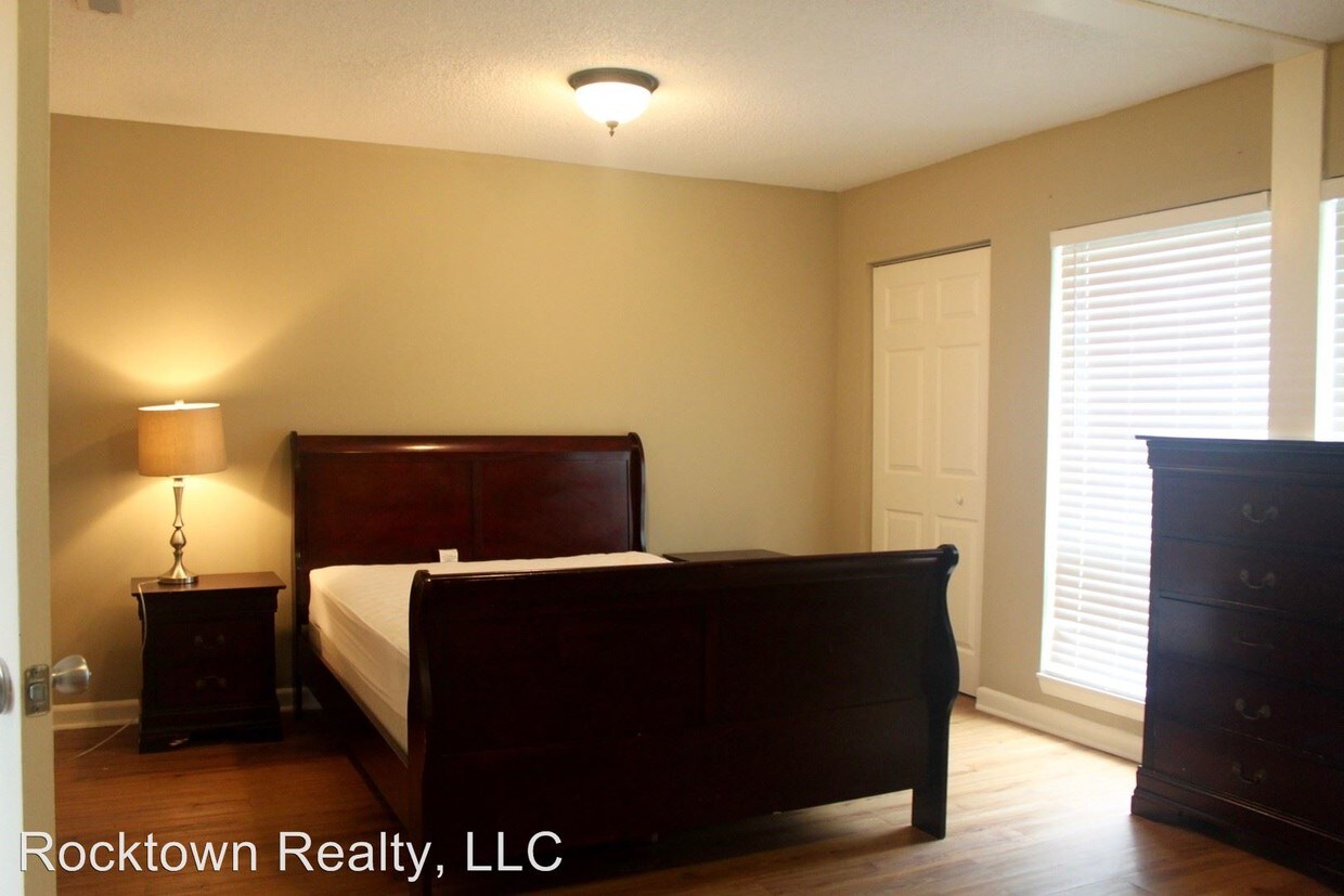 Primary Photo - 1333 Bradley Dr