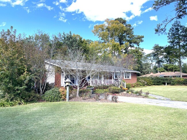Building Photo - Fully Furnished Short Term Rental!