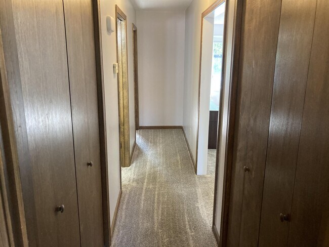 Building Photo - 552 Woodbine Pl