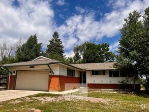 Building Photo - 1304 Rainier Dr
