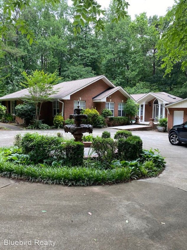 Primary Photo - 4 br, 3 bath House - 4112 Jodeco Rd.