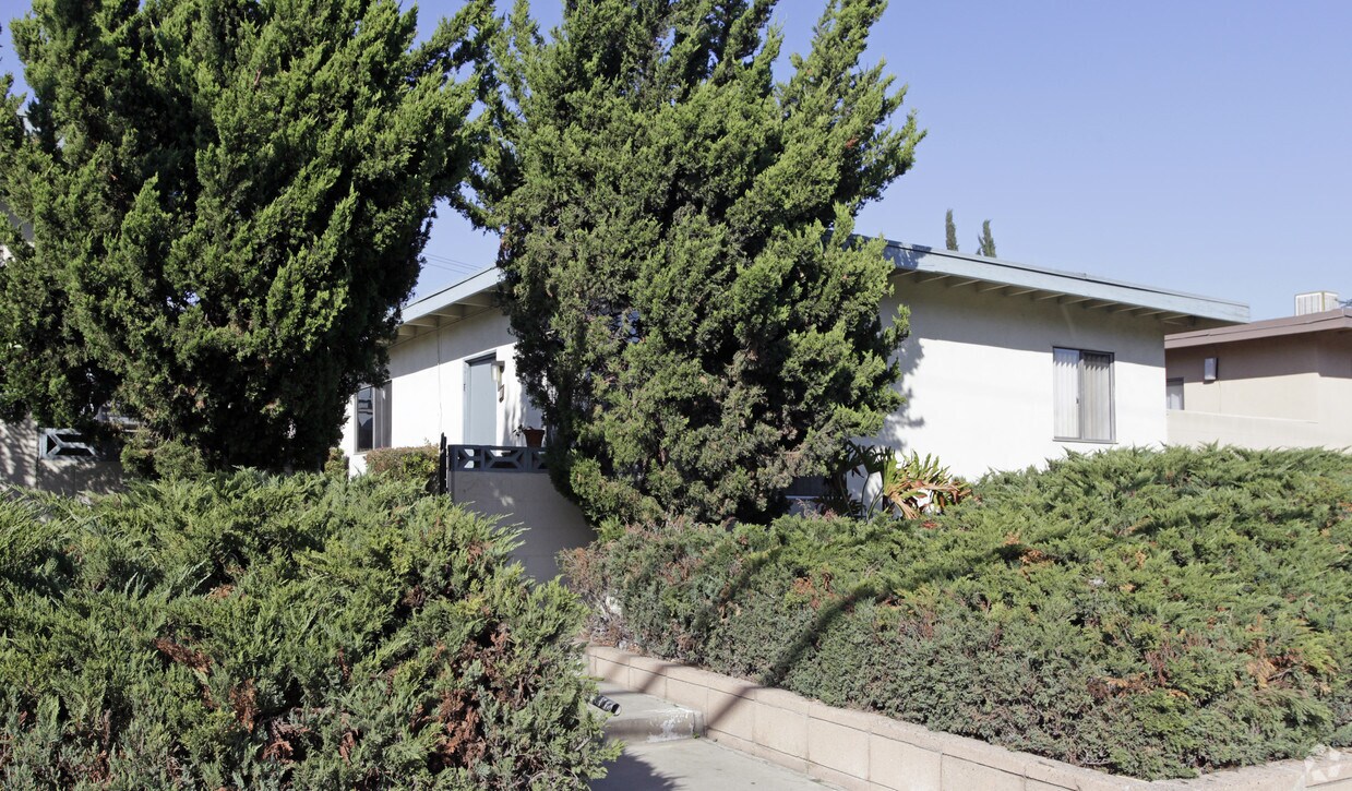 Foto principal - 5174 San Bernardino St