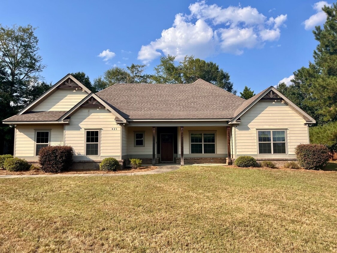 Spacious 3-Bedroom Home with Garage, Large... - Spacious 3-Bedroom Home with Garage, Large...