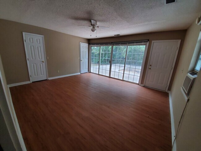 Building Photo - 403 Wendwood Ct