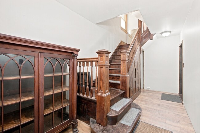 Building Photo - 425 Iberia St