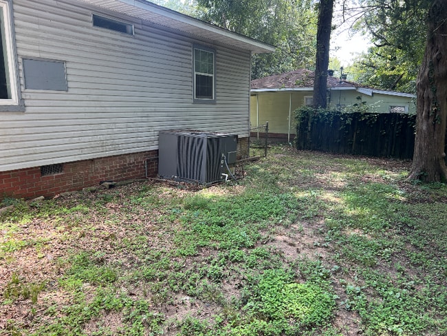 Foto del edificio - 3141 Oak Forest Dr