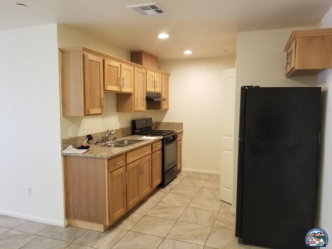 Building Photo - 495 W Commercial Ave